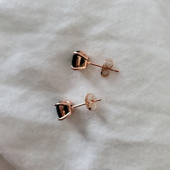 New Fashion Emerald Stud Earrings - Picture 2 of 5